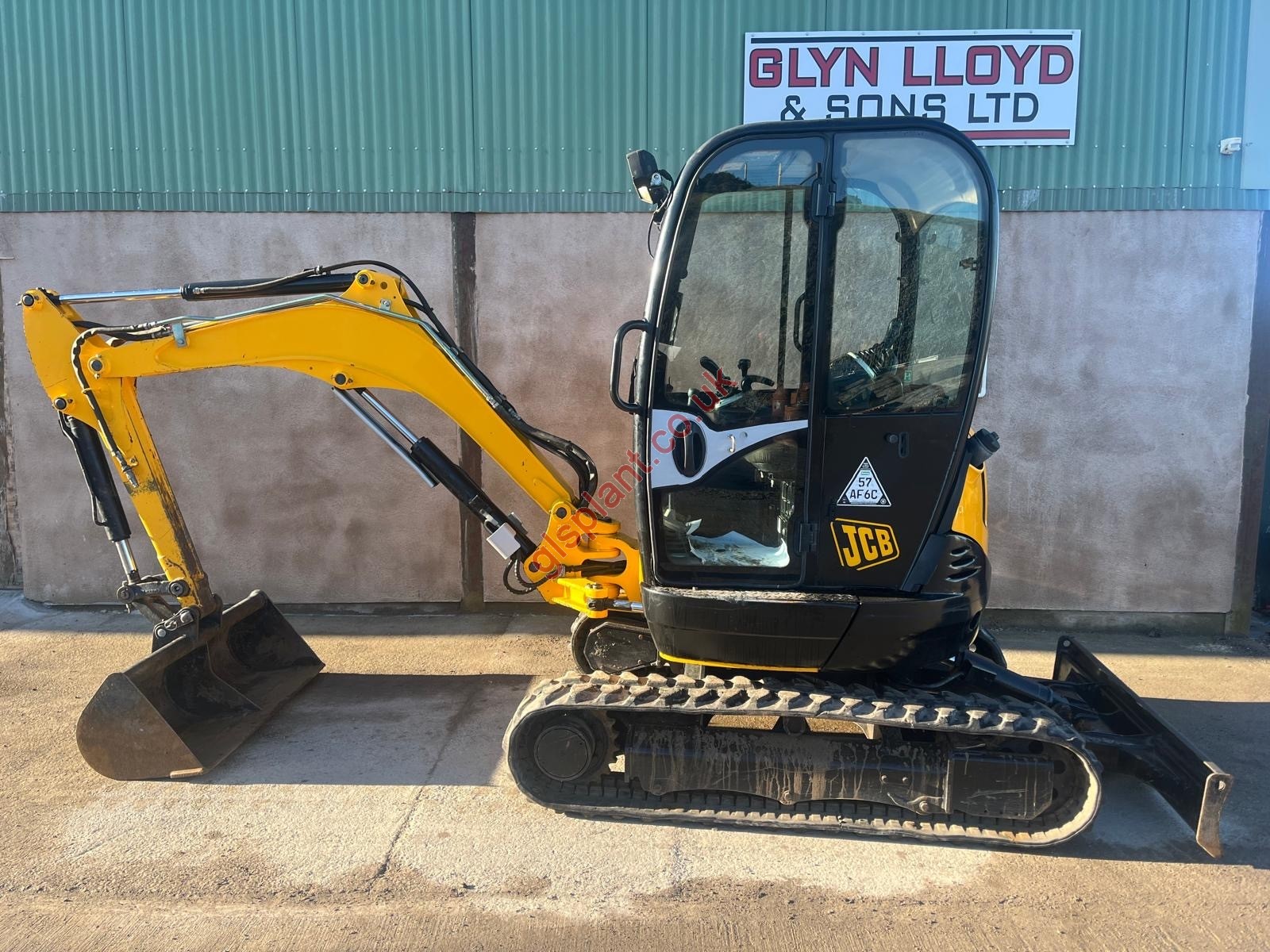 JCB 8025