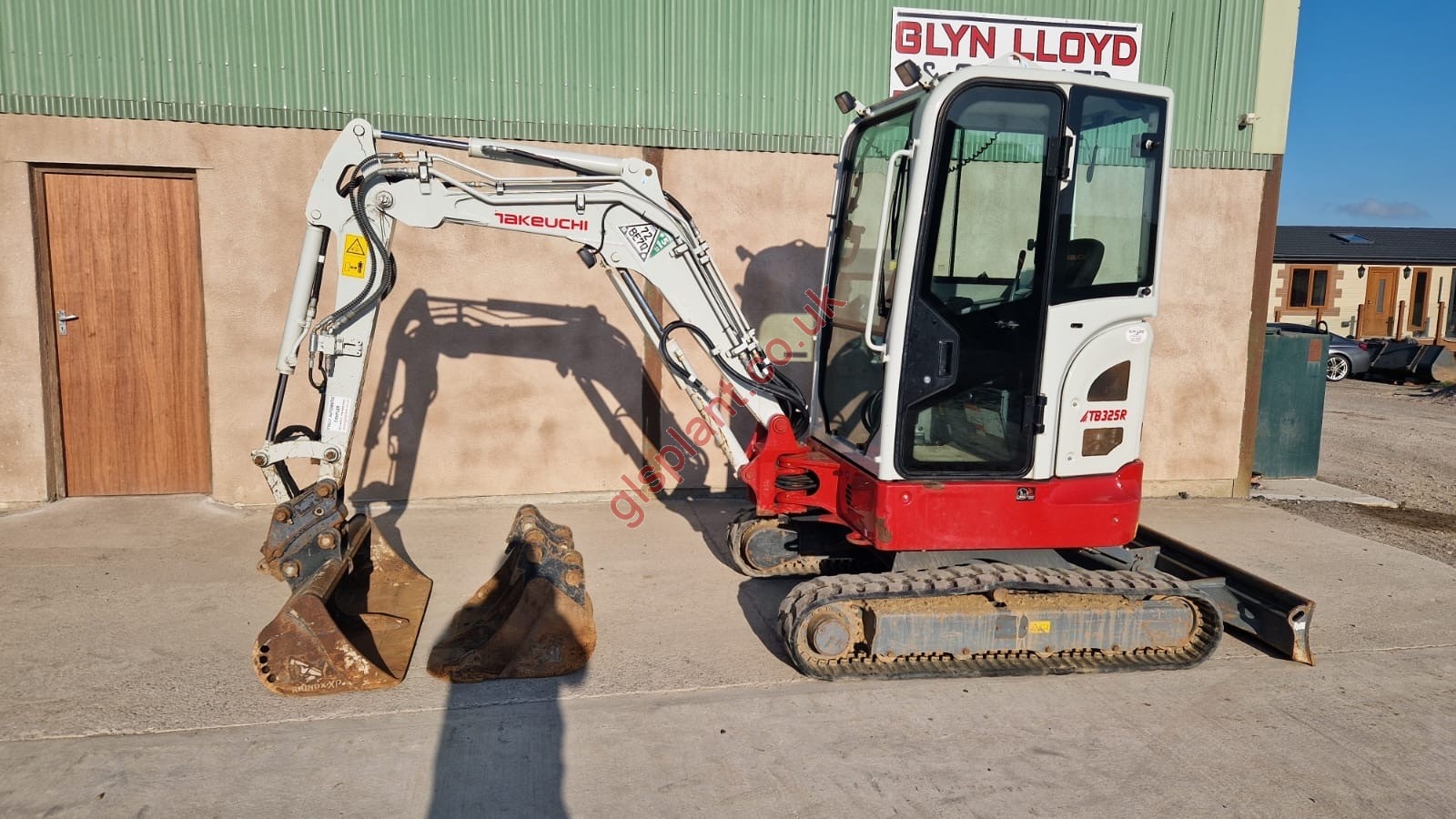 TAKEUCHI TB325R