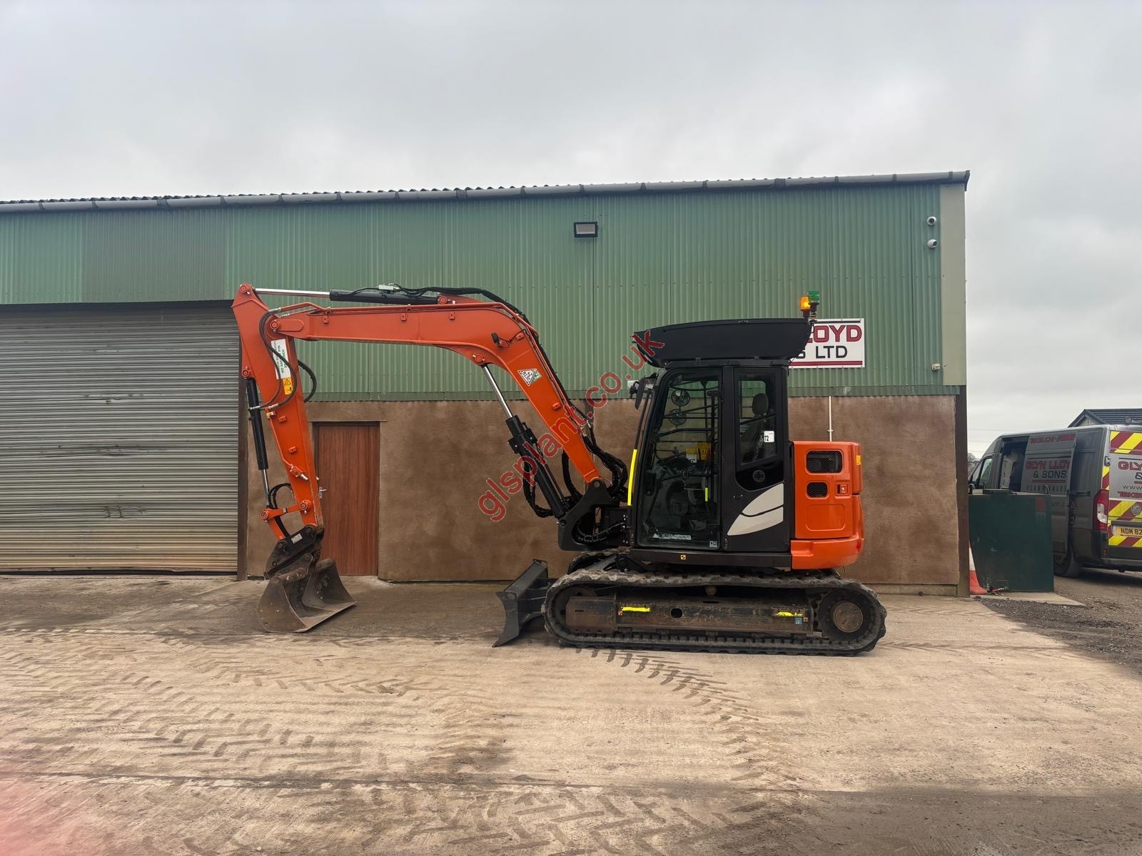 HITACHI ZX85U