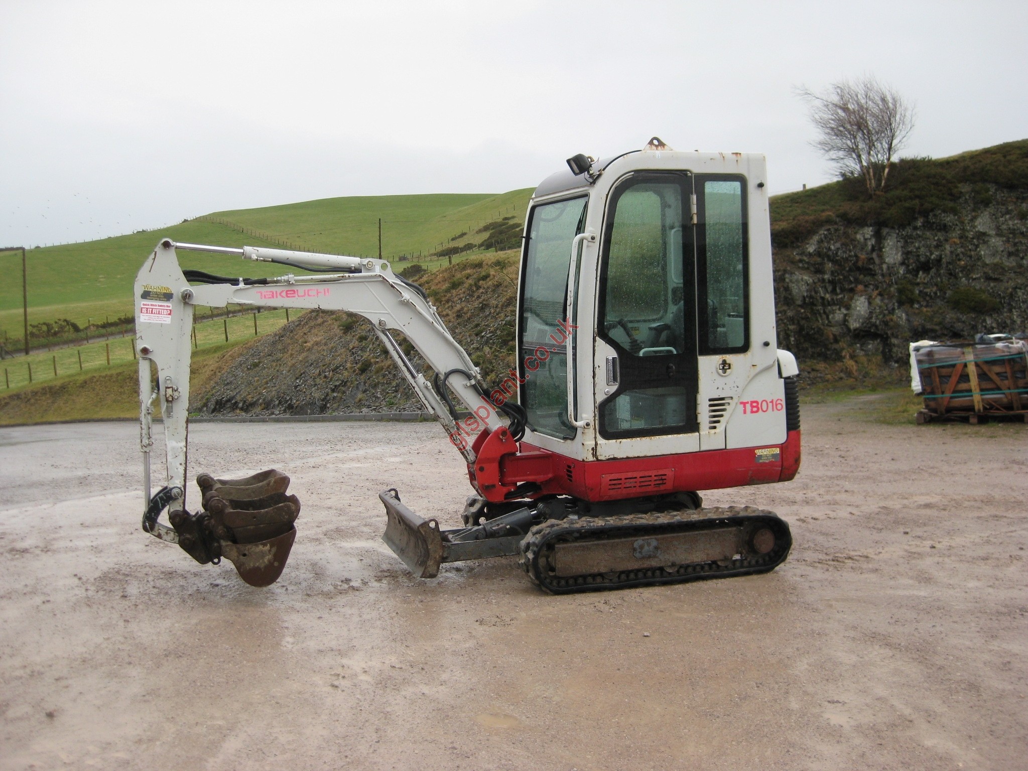 TAKEUCHI TB016