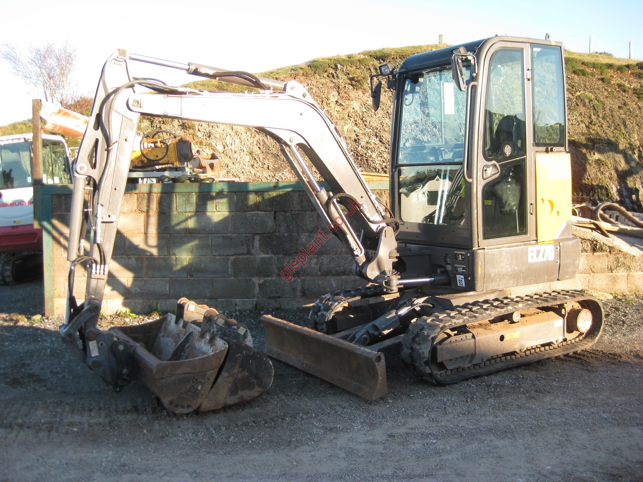 VOLVO EC27D