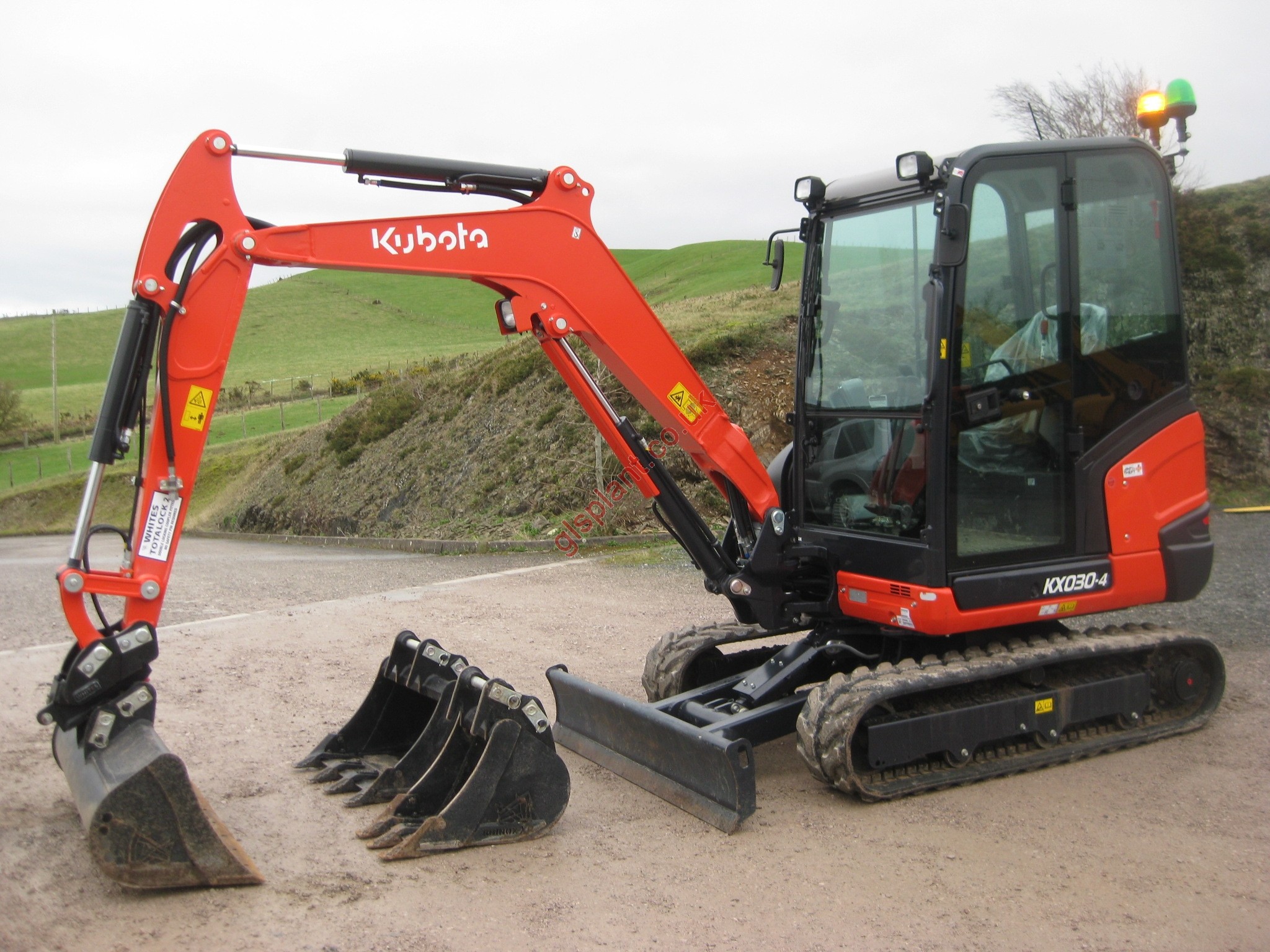 KUBOTA KX030-4
