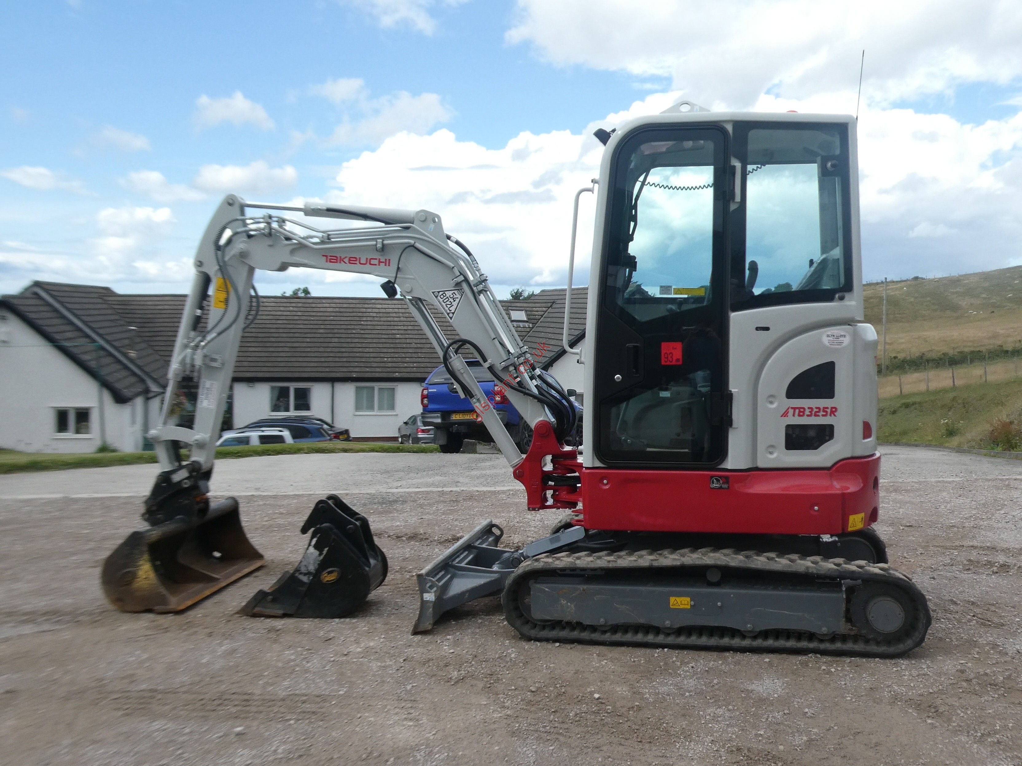 TAKEUCHI TB325R